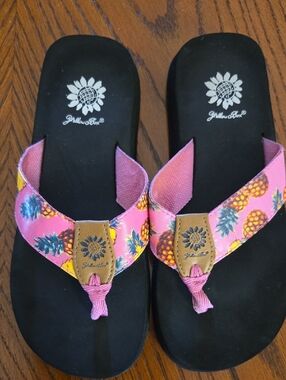 YellowBox Pineapple Pink Flip Flop Sandals Size 7